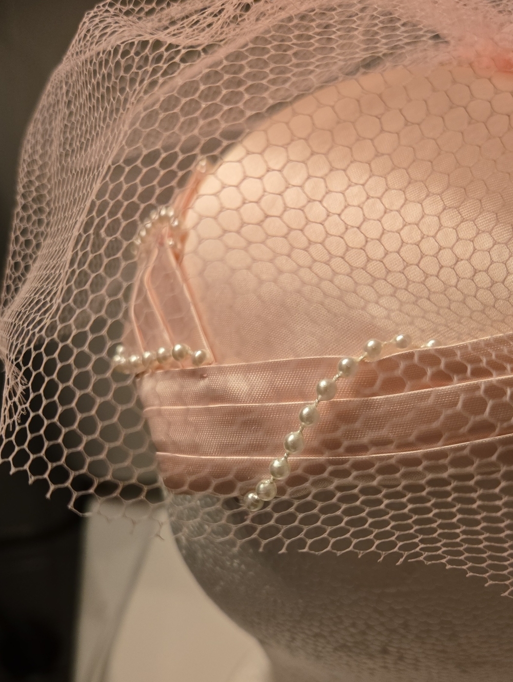 Vintage Lux 1950's Formal Pillbox Satin Hat Pearl Detail - Picture 15 of 15